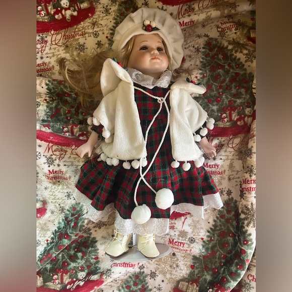 VINTAGE PORCELAIN HOLIDAY DOLL WITH STAND - Picture 5 of 13